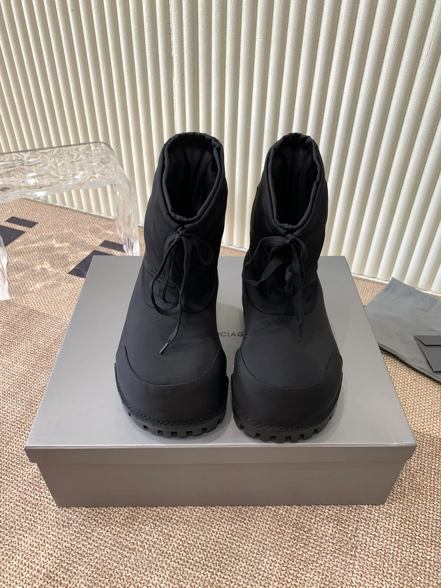 👟👟Ex-factory price 860👟👟 Men +20Balenciaga snow boots‼ ️ 24sS new snow boots for autumn and winter. These big-toe Alaskan boots are so good-looking and super cool. They are full of personality and are so cool. They are a must-have item for fashionable autumn and winter! The upper is made of original customized nylon pure cotton waterproof cloth. The inner liner is removable. The original original letter logo is increased in the sole. Size: 35-45